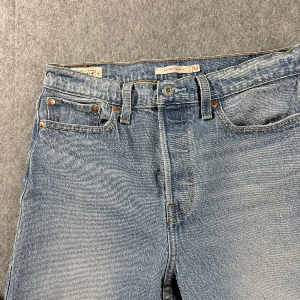 Levi's Premium Wedgie Straight Leg Jeans 28x27 In Middle Man Wash